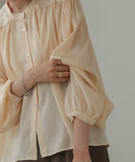 VOLUME SLEEVE GATHERED BLOUSE