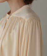 VOLUME SLEEVE GATHERED BLOUSE