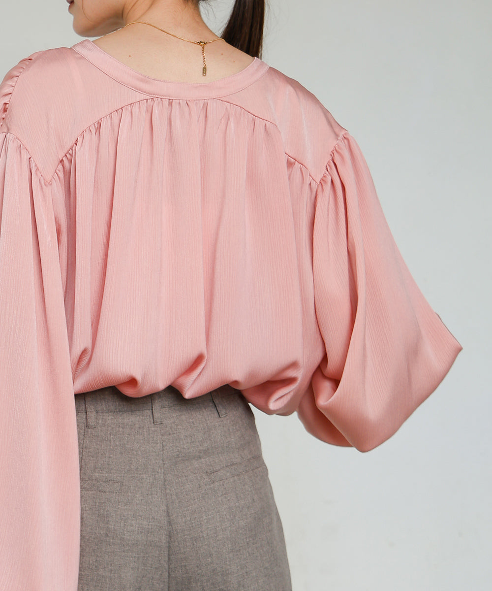 VOLUME SLEEVE GATHERED BLOUSE