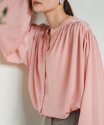 VOLUME SLEEVE GATHERED BLOUSE