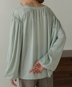 VOLUME SLEEVE GATHERED BLOUSE