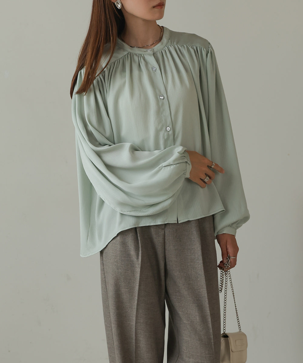 VOLUME SLEEVE GATHERED BLOUSE