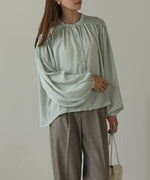 VOLUME SLEEVE GATHERED BLOUSE