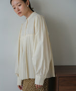 VOLUME SLEEVE PLEATED BLOUSE