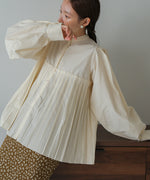 VOLUME SLEEVE PLEATED BLOUSE