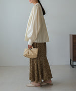 VOLUME SLEEVE PLEATED BLOUSE