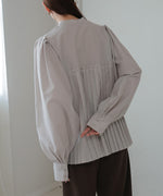 VOLUME SLEEVE PLEATED BLOUSE