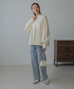 VOLUME SLEEVE PLEATED BLOUSE