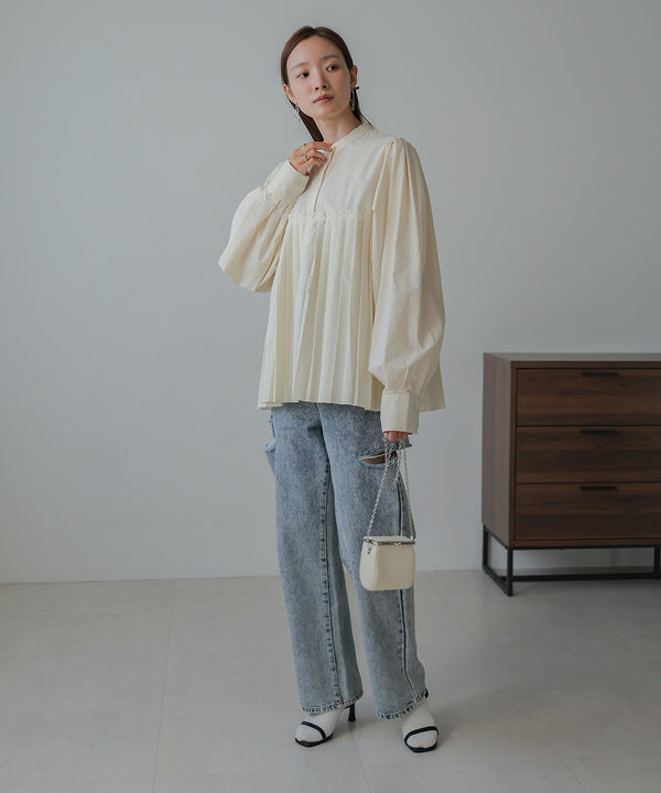 VOLUME SLEEVE PLEATED BLOUSE