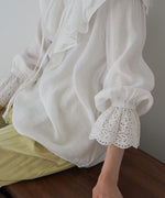BIG COLLAR LACE BLOUSE