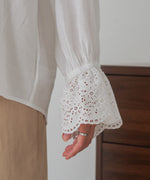 BIG COLLAR LACE BLOUSE