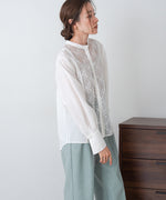 FRONT EMBROIDERY LACE BLOUSE
