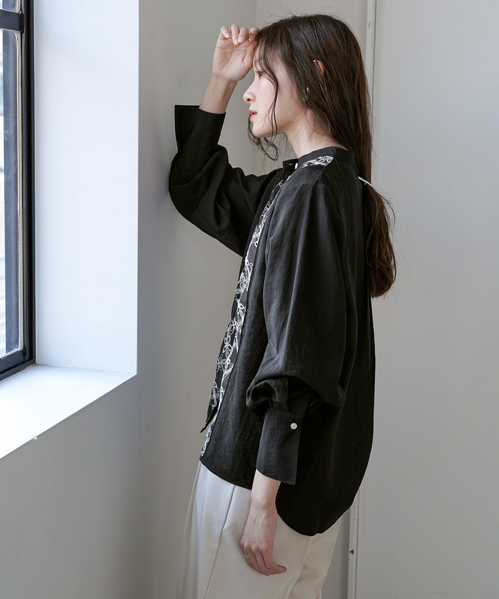 FRONT EMBROIDERY LACE BLOUSE