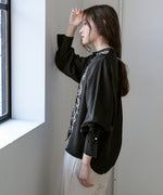 FRONT EMBROIDERY LACE BLOUSE