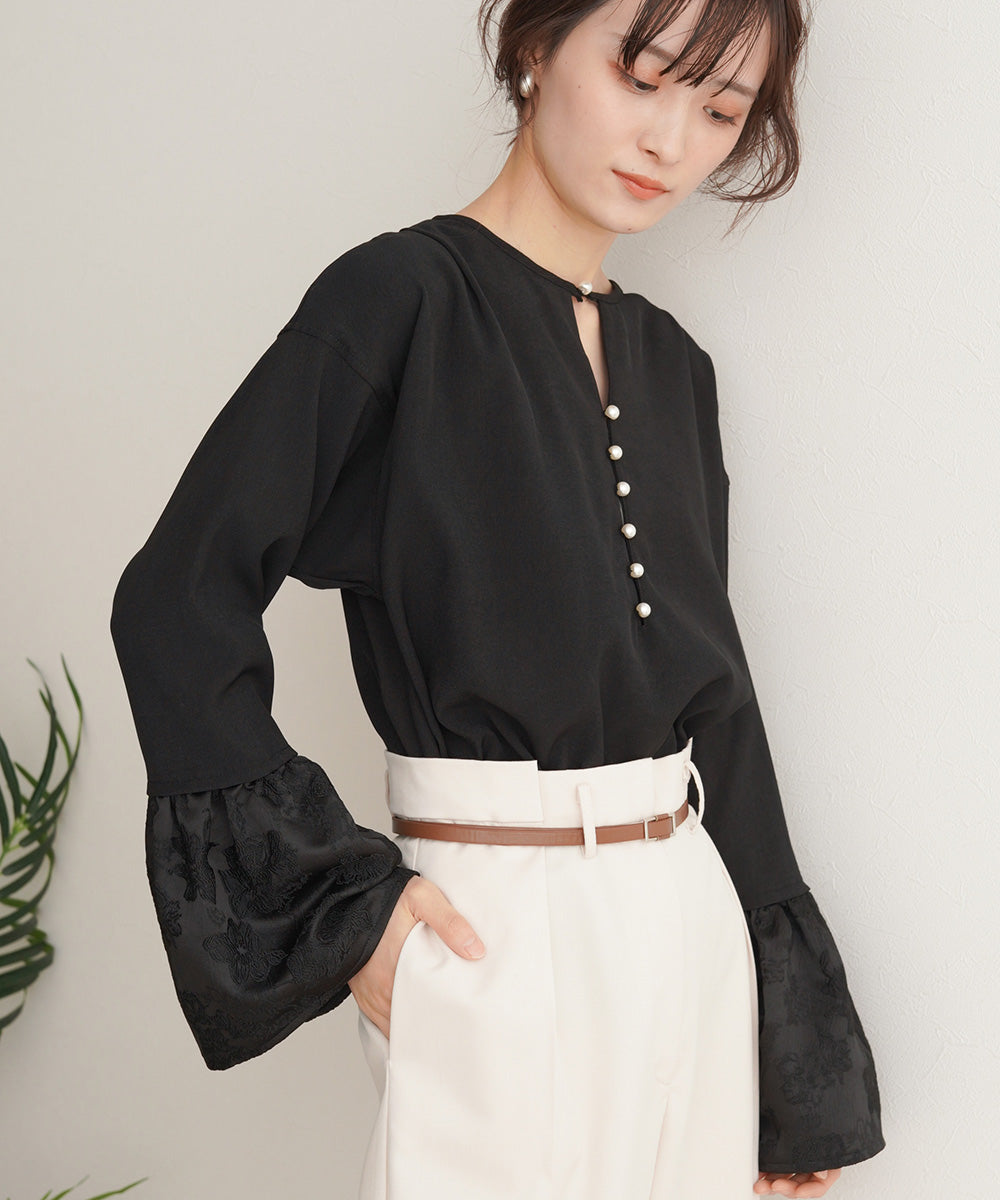 SLEEVE FLARE JACQUARD BLOUSE