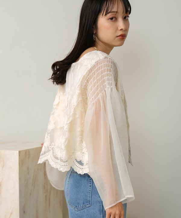 LACE SCALLOPED BLOUSE