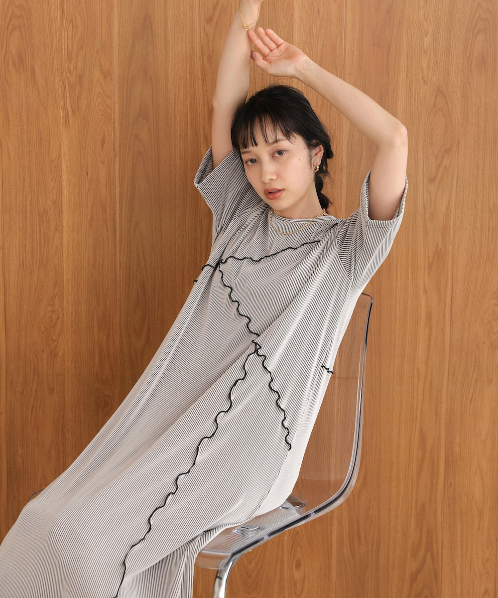 mellow switching striped pleated onepiece