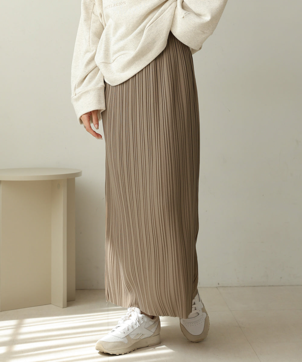 random pleated skirt