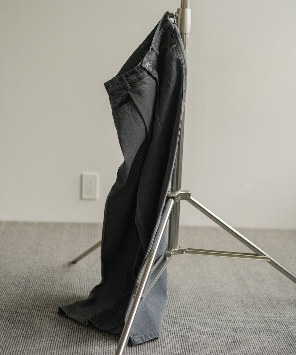 【S・M・Lサイズ展開】タック入りデニムパンツ