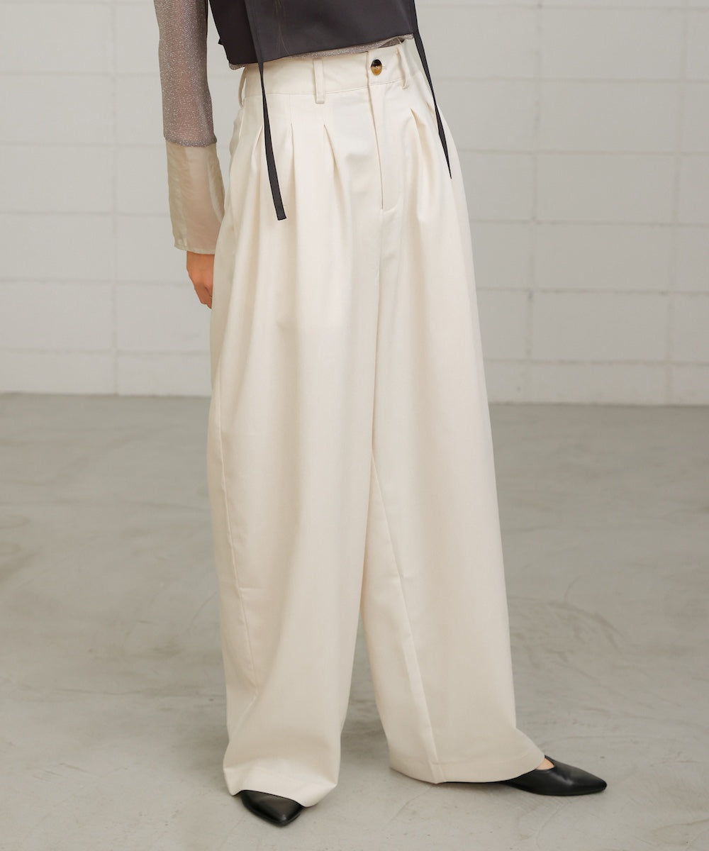 front tuck wide pants