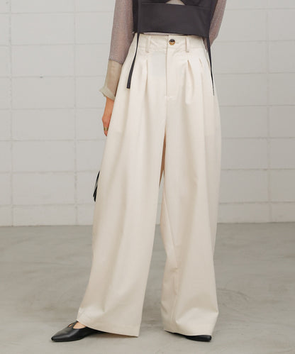 front tuck wide pants