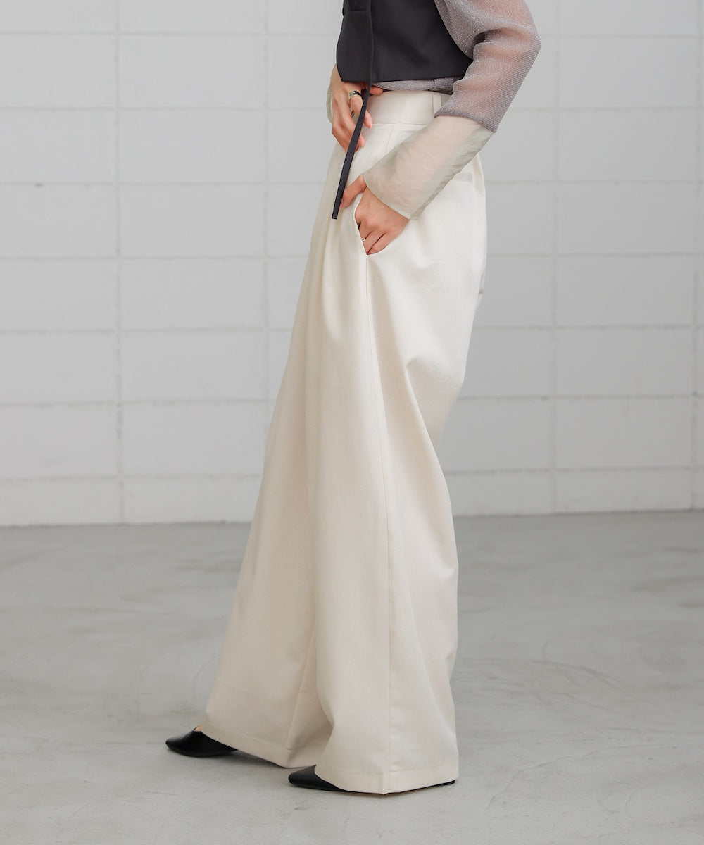 front tuck wide pants