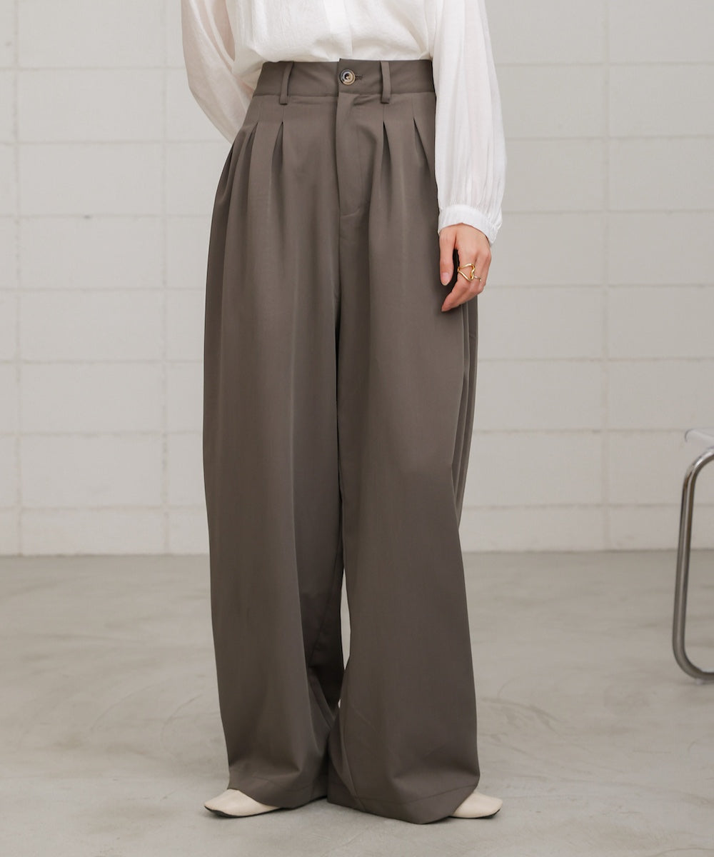 front tuck wide pants