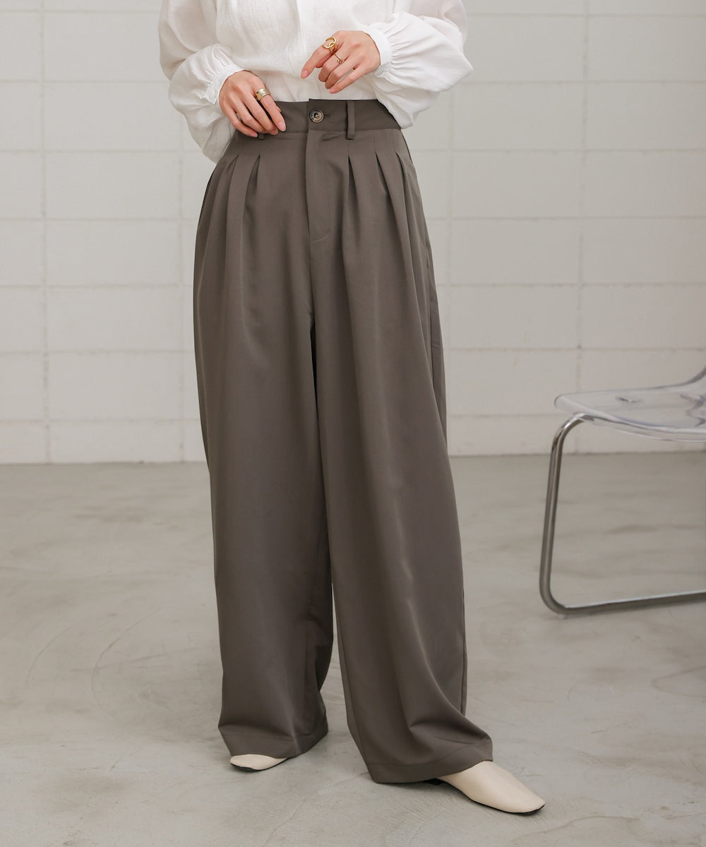 front tuck wide pants