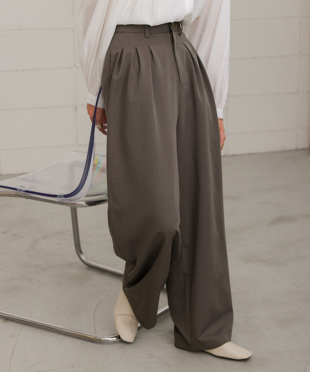 front tuck wide pants