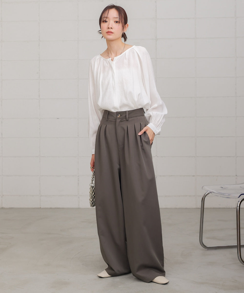 front tuck wide pants