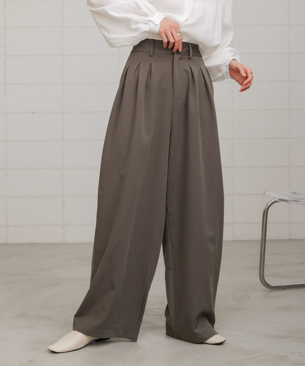 front tuck wide pants