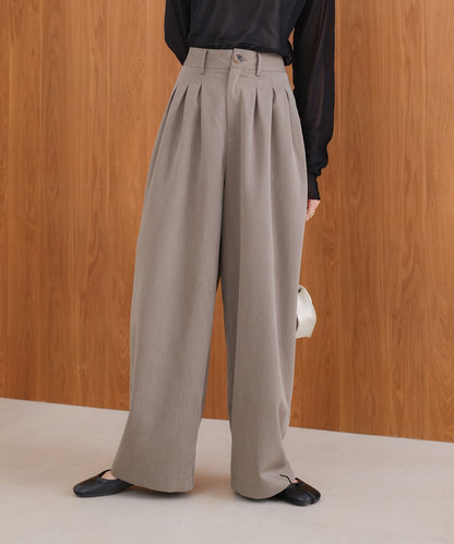 front tuck wide pants