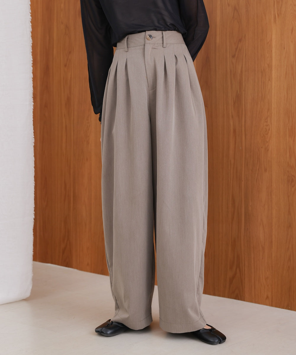 front tuck wide pants