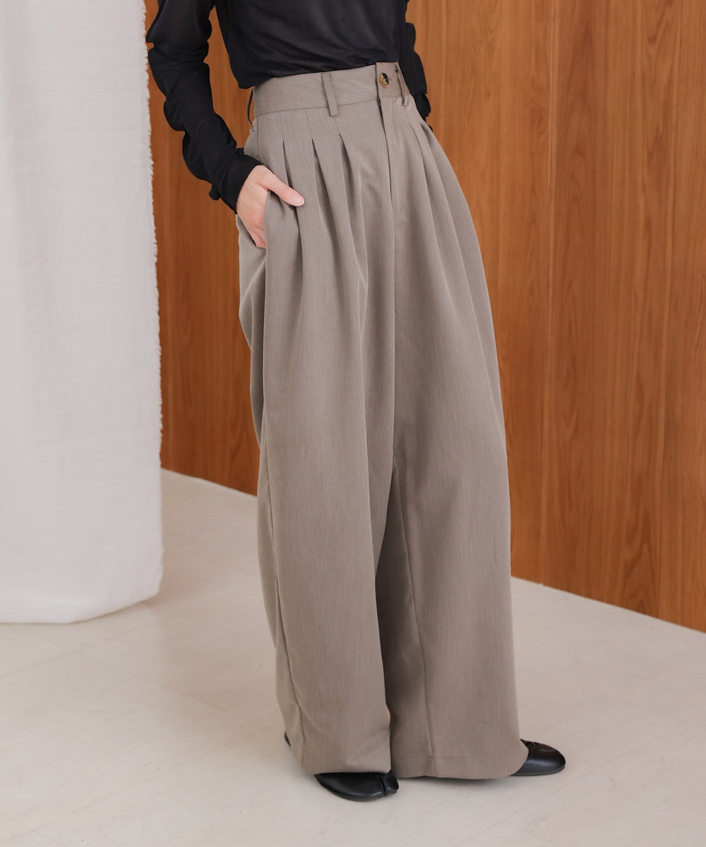 front tuck wide pants