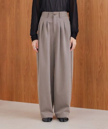 front tuck wide pants