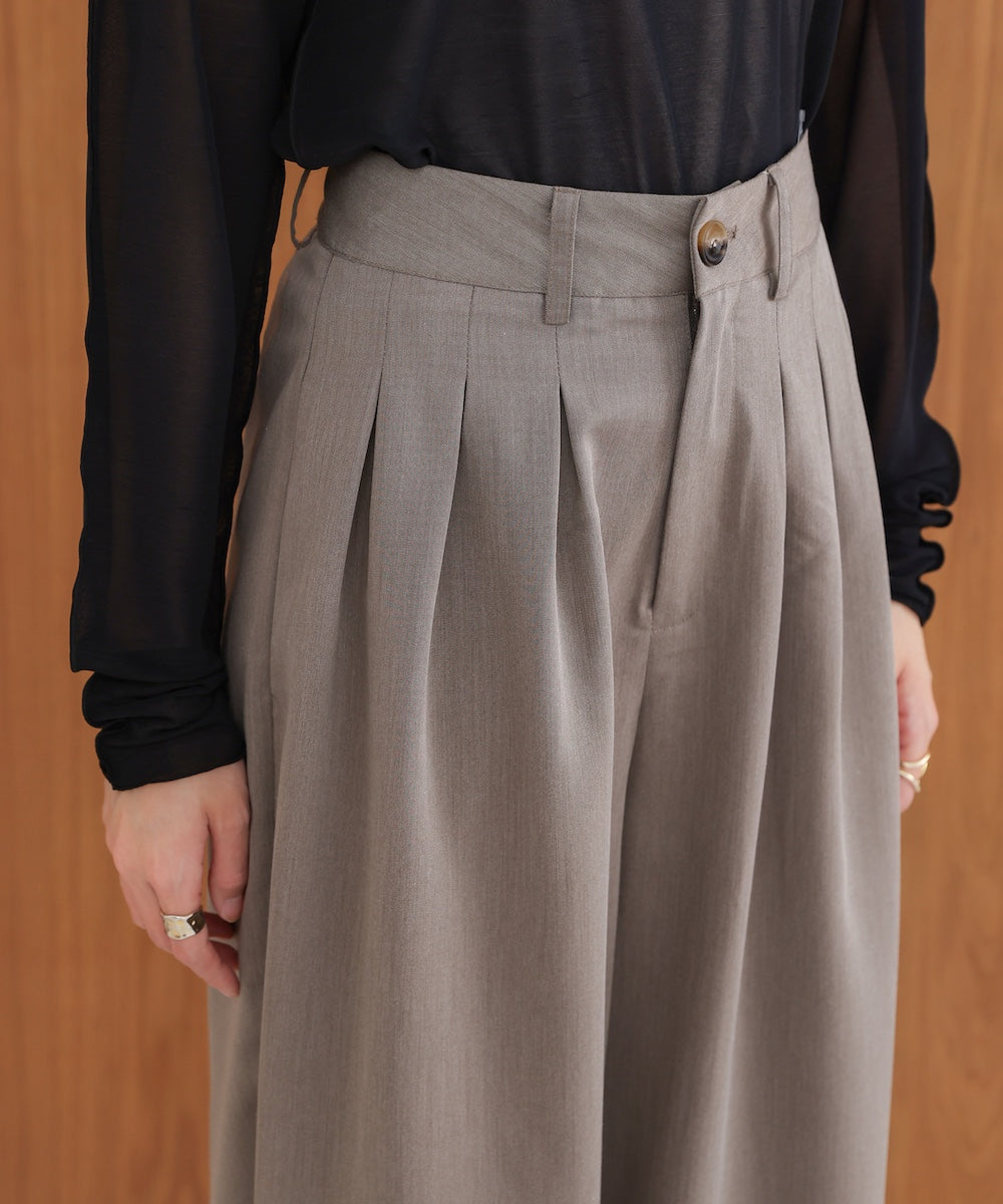 front tuck wide pants