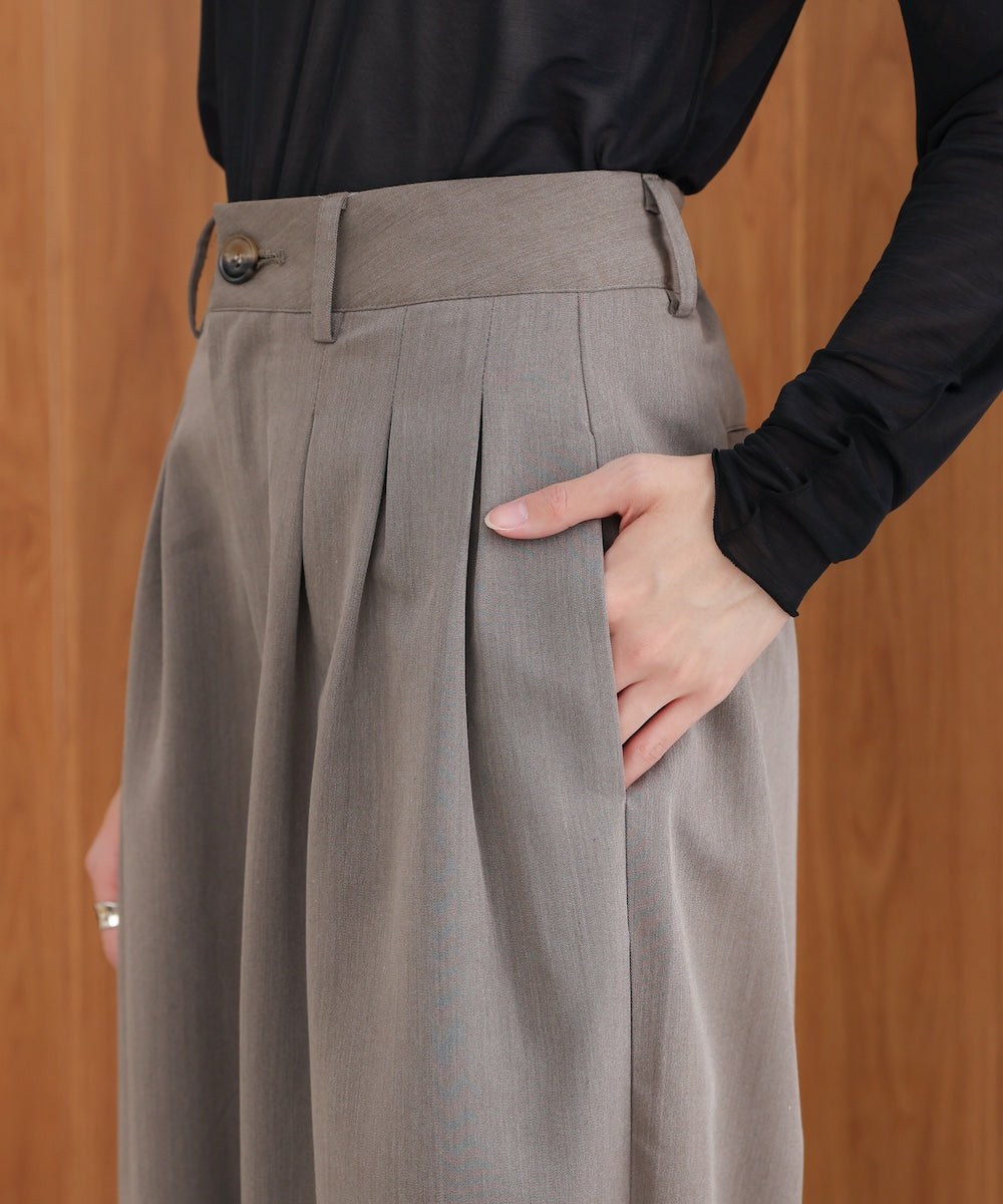 front tuck wide pants