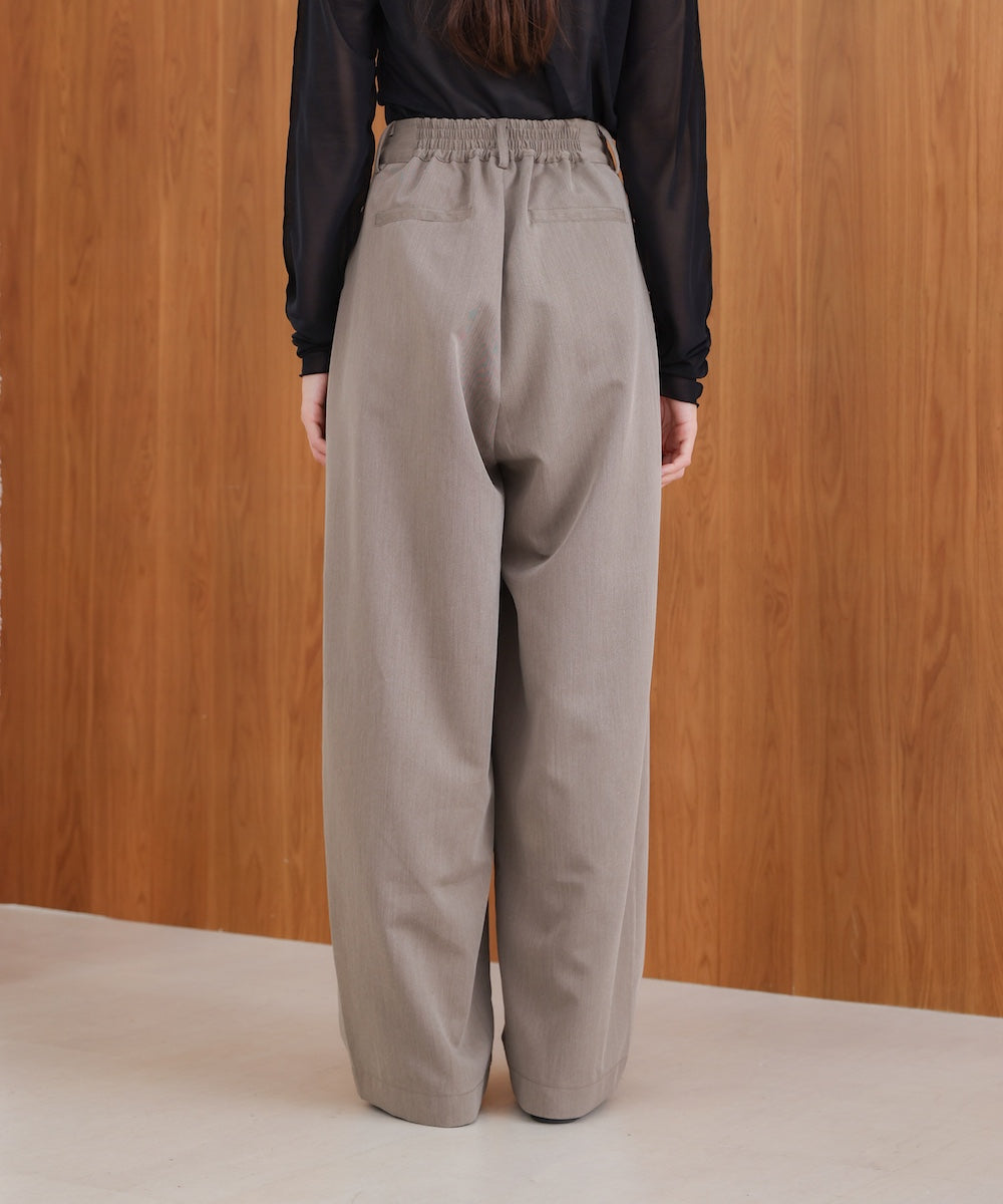 front tuck wide pants