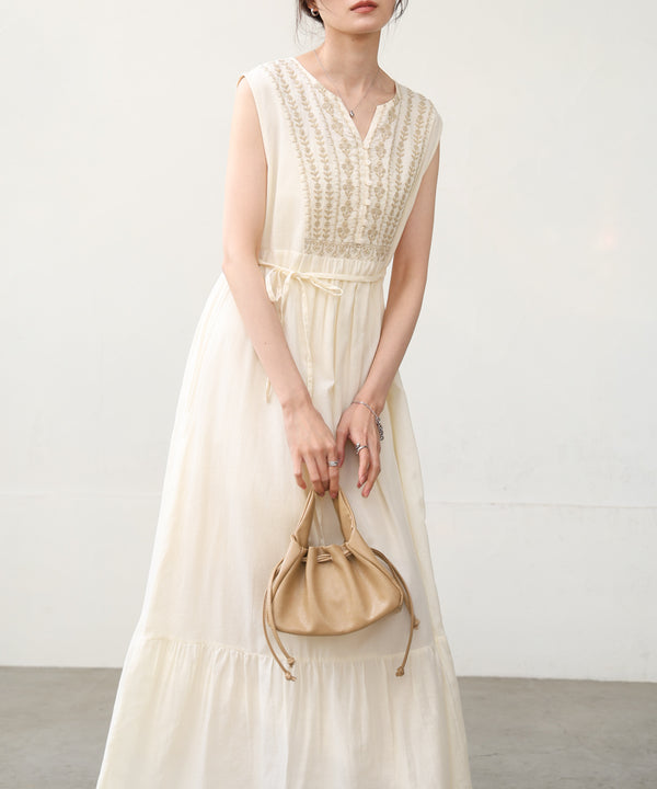 【S・Mサイズ展開】パネル刺繍ノースリワンピース