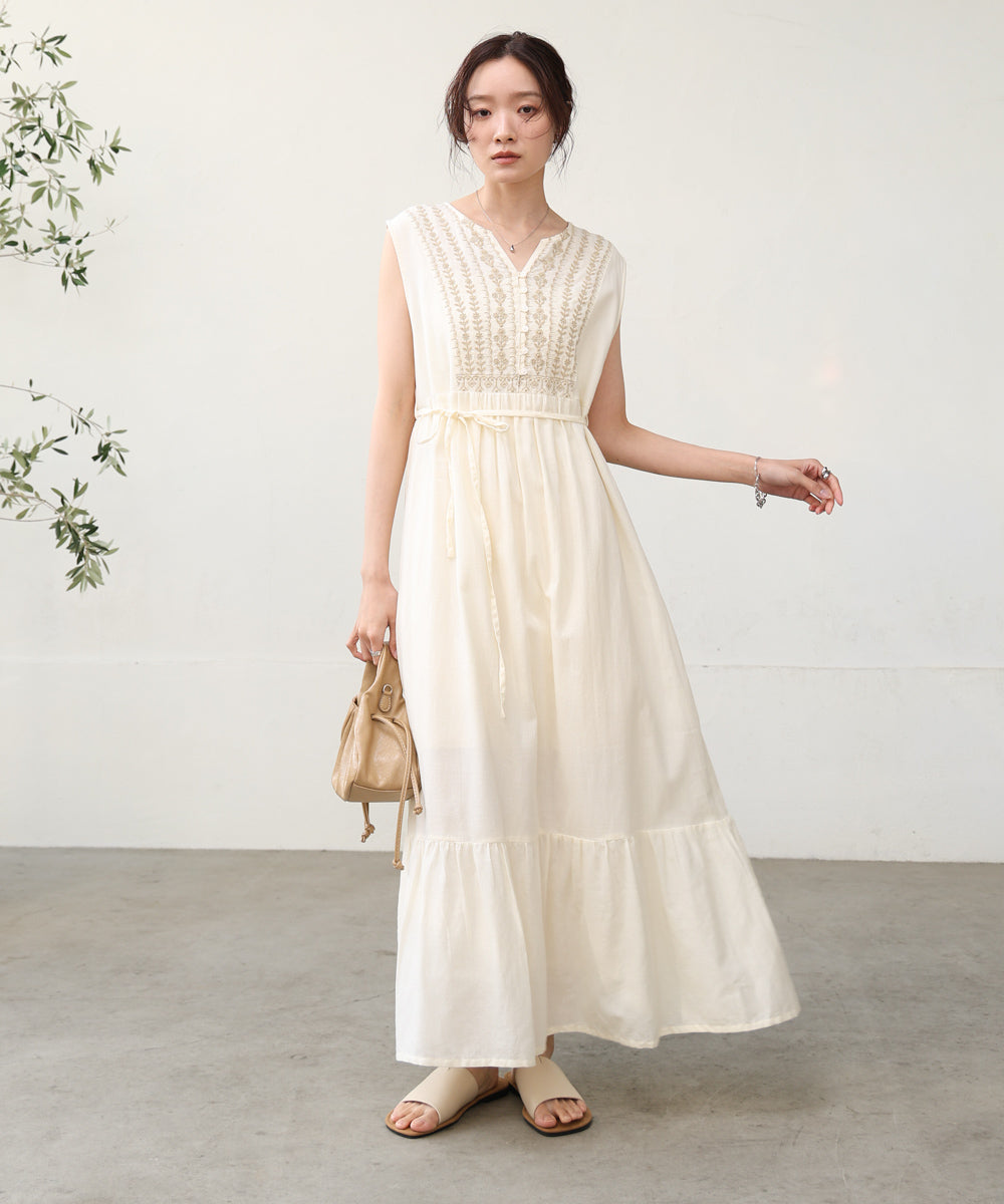 【S・Mサイズ展開】パネル刺繍ノースリワンピース