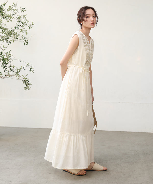 【S・Mサイズ展開】パネル刺繍ノースリワンピース