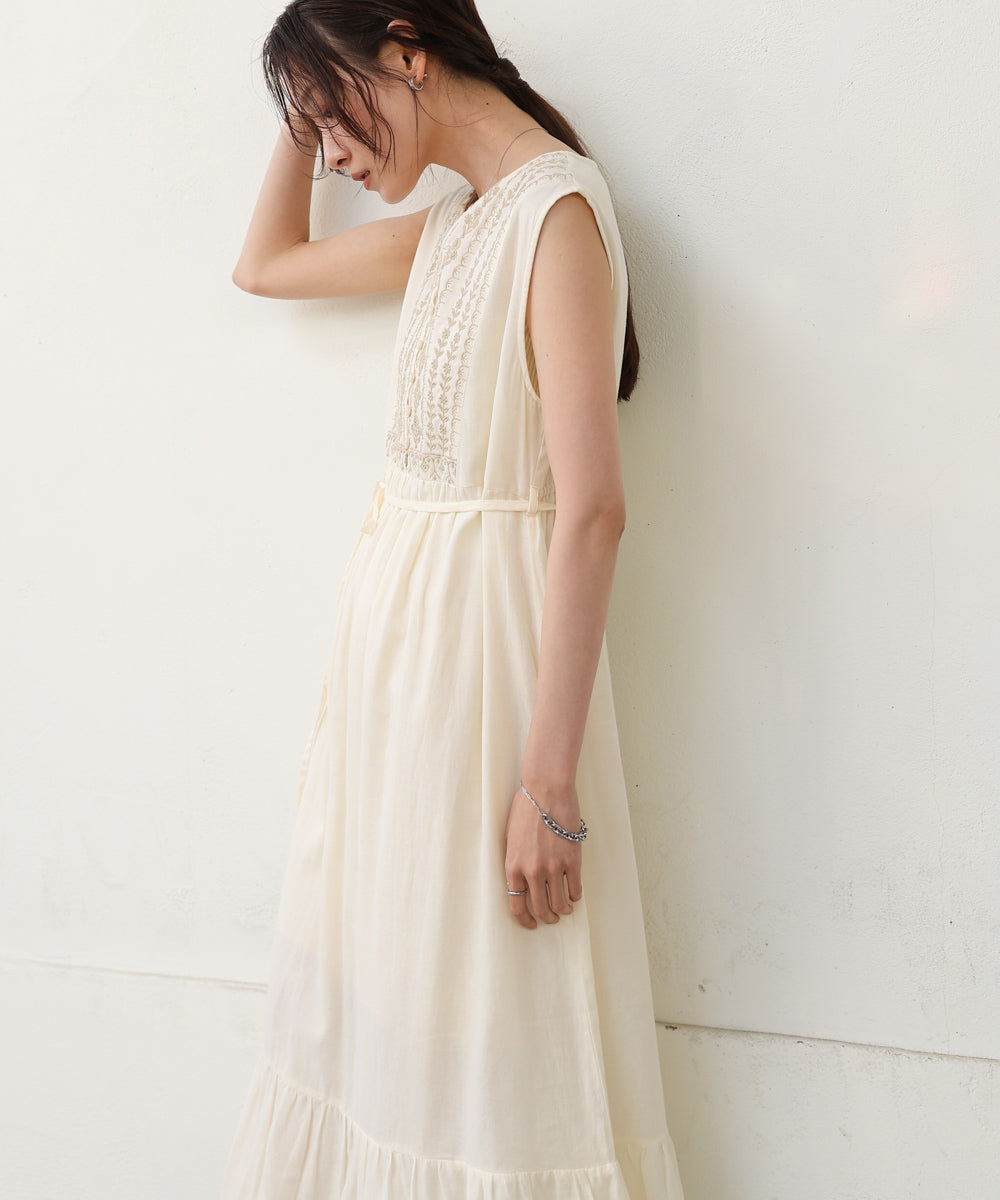 【S・Mサイズ展開】パネル刺繍ノースリワンピース