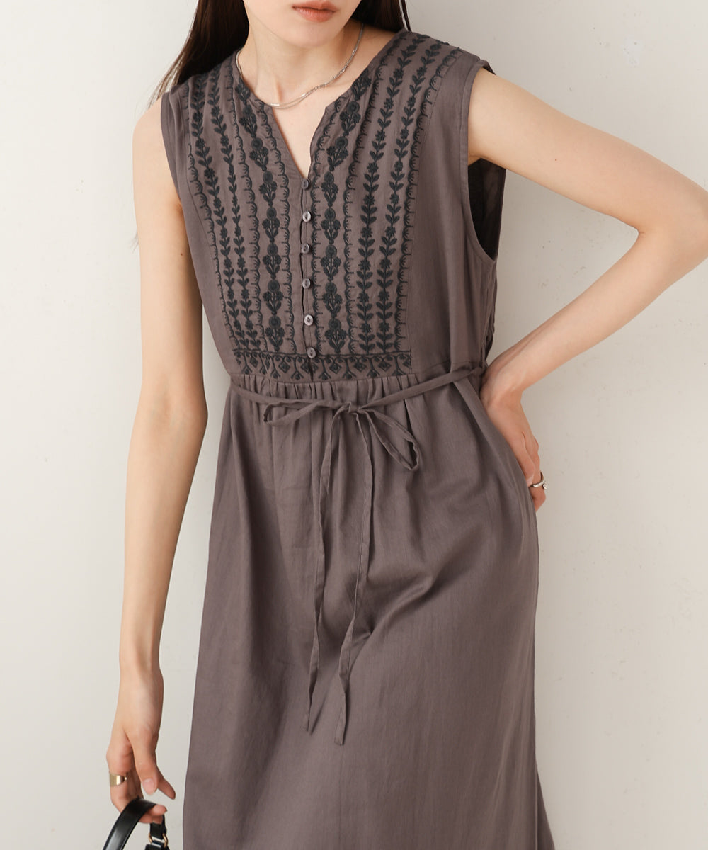 【S・Mサイズ展開】パネル刺繍ノースリワンピース