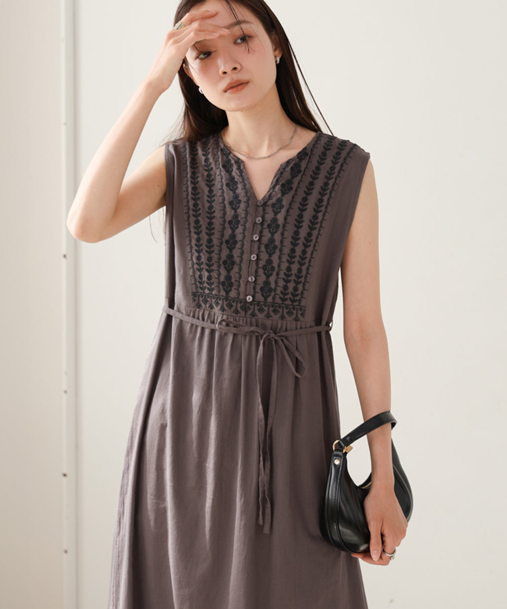 【S・Mサイズ展開】パネル刺繍ノースリワンピース