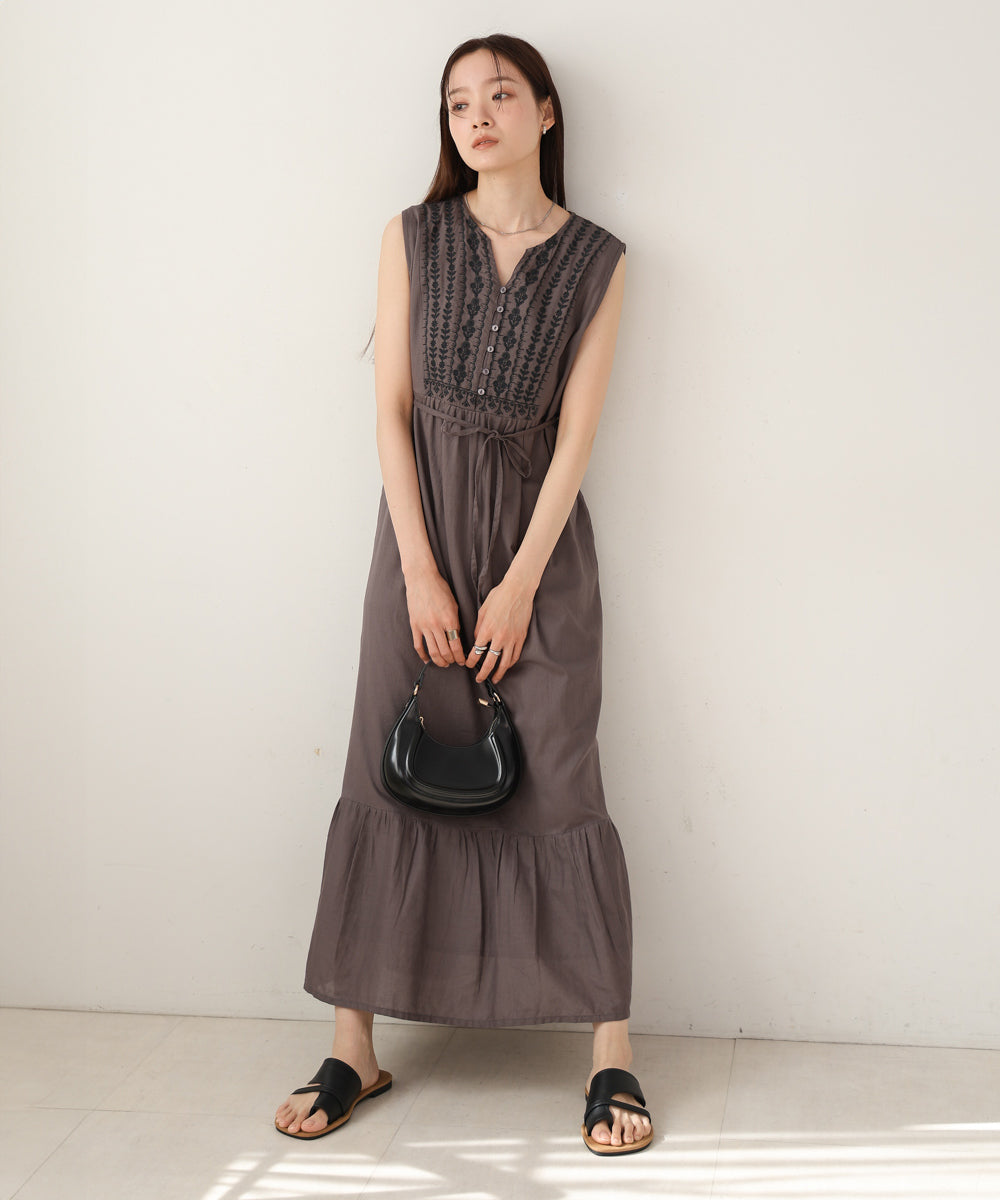 【S・Mサイズ展開】パネル刺繍ノースリワンピース