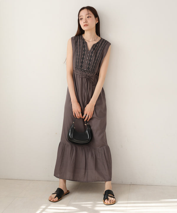 【S・Mサイズ展開】パネル刺繍ノースリワンピース