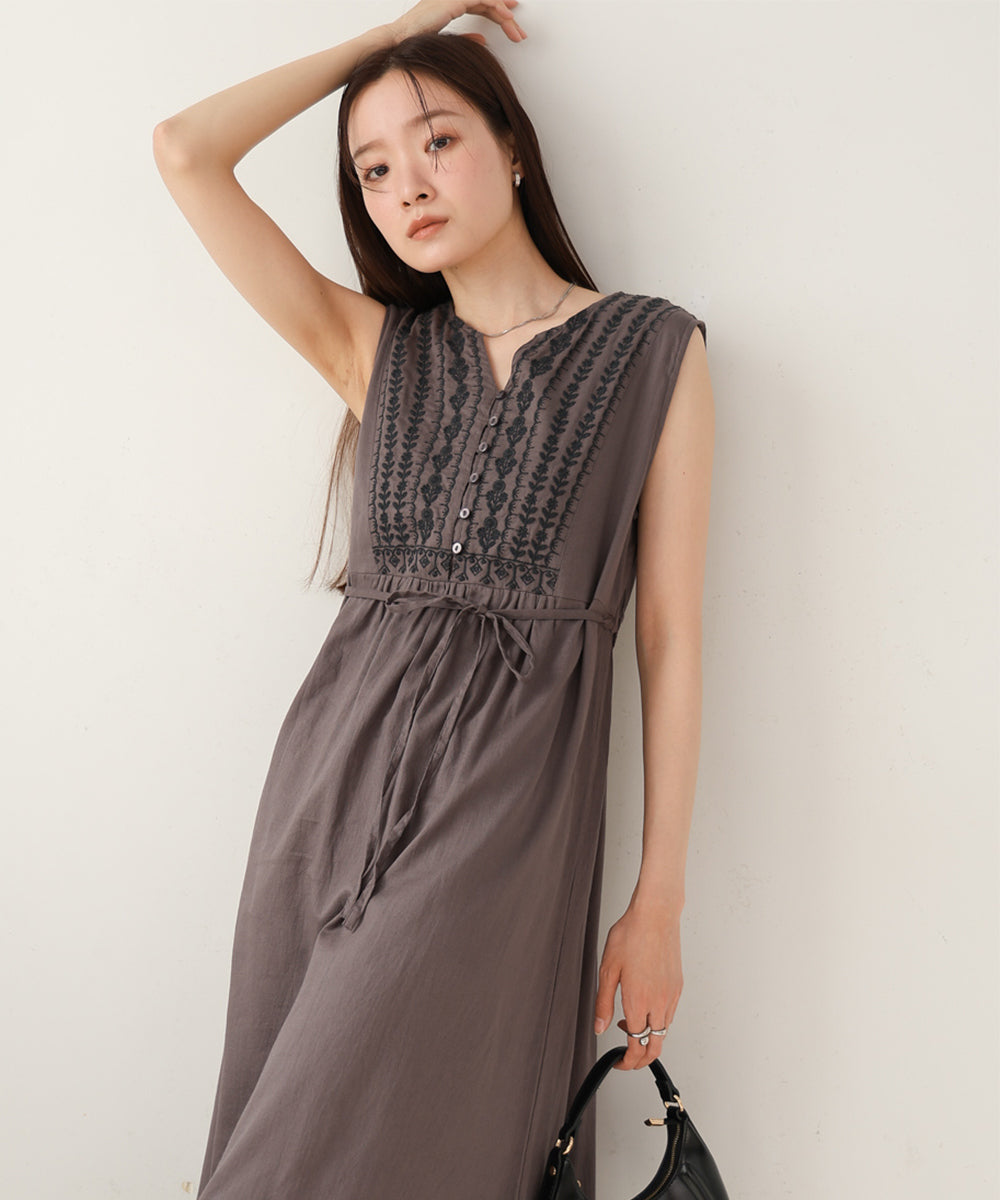 【S・Mサイズ展開】パネル刺繍ノースリワンピース