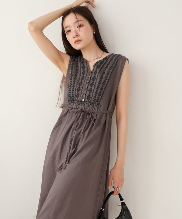 【S・Mサイズ展開】パネル刺繍ノースリワンピース