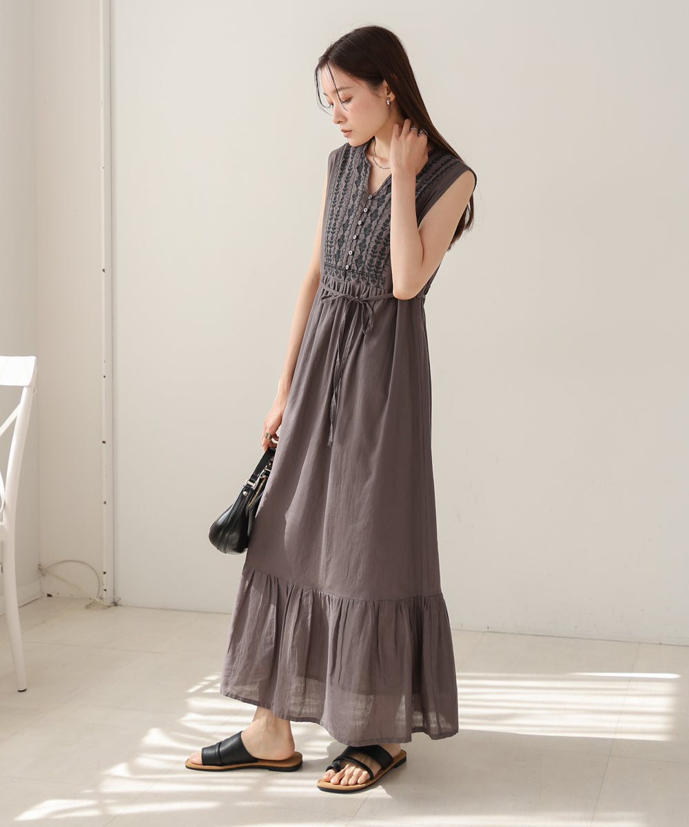 【S・Mサイズ展開】パネル刺繍ノースリワンピース