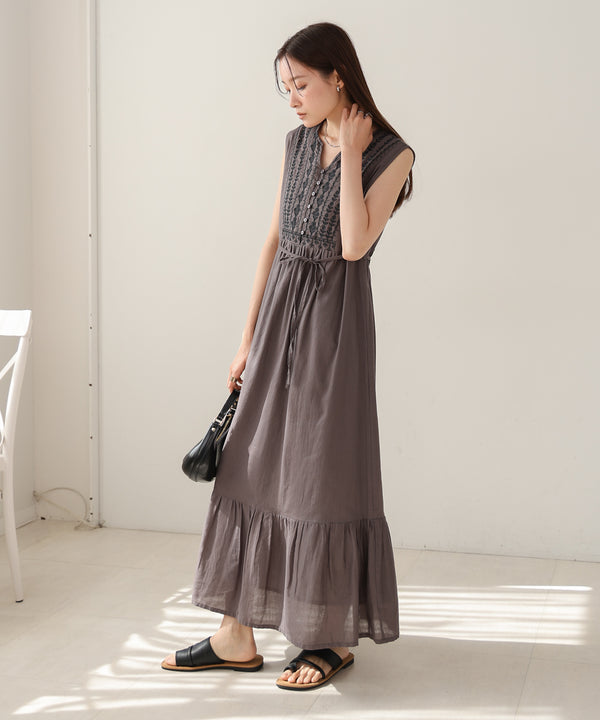 【S・Mサイズ展開】パネル刺繍ノースリワンピース